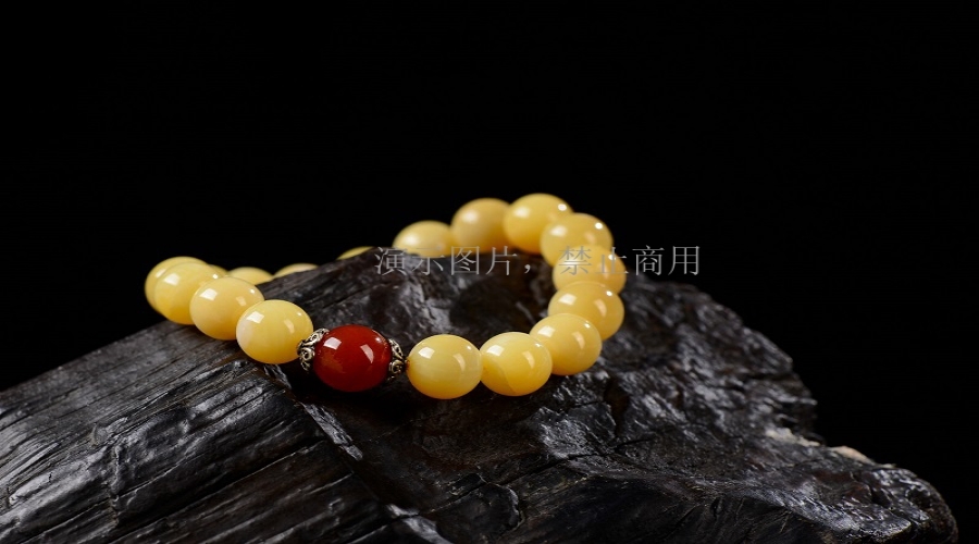 琥珀蜜蜡鸡油吊坠